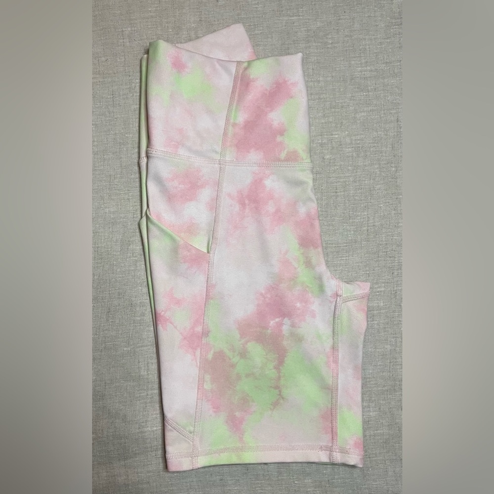 Fabletics Oasis High-Waisted Pocket Short 7” Tie Dye / Marble Biker Shorts